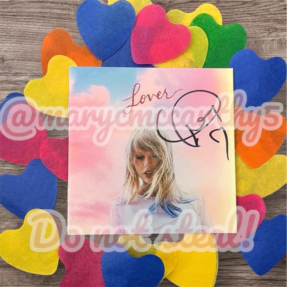 Taylor Swift Autographed Lover Album Booklet and "ME!" CD Single - Picture 2 of 6